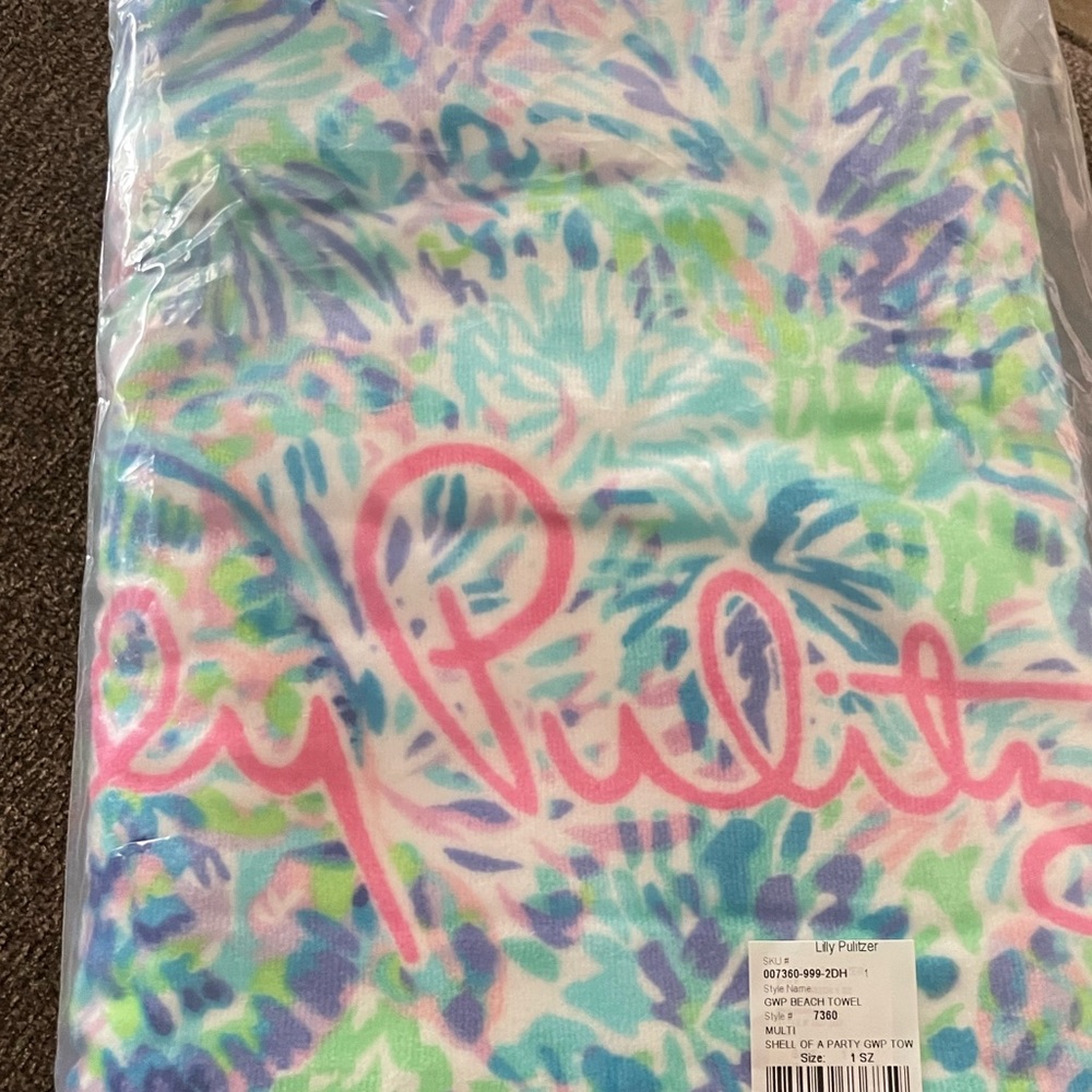Lilly Pulitzer Shell of a party beach towel NIP